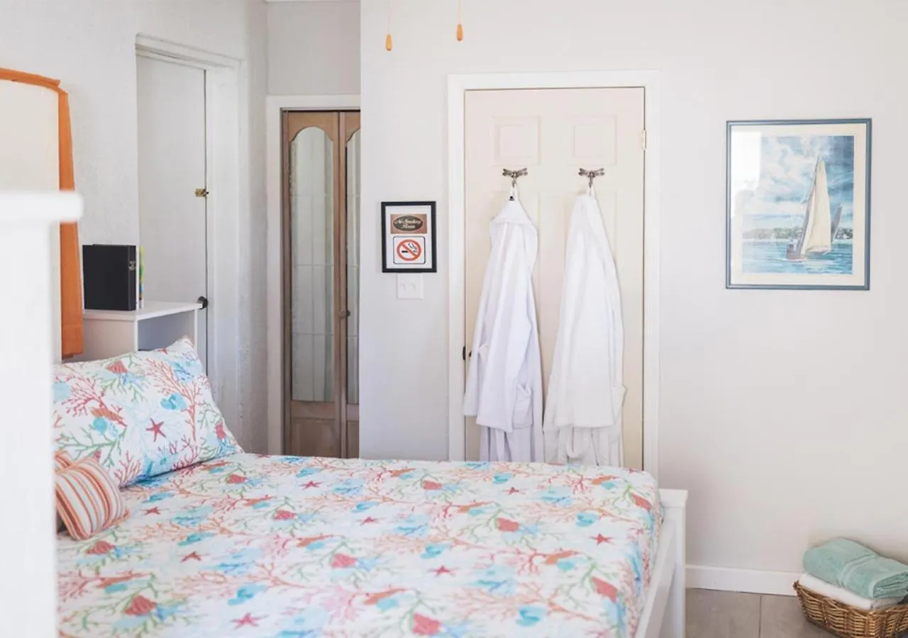 Capsule hotel Coconut Palms Hideaway Hotel Nassau Bahamas