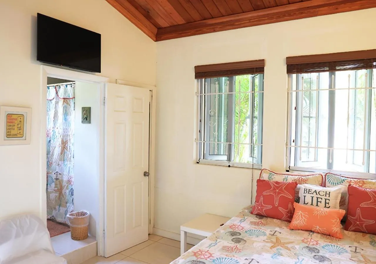 Capsule hotel Coconut Palms Hideaway Hotel Nassau